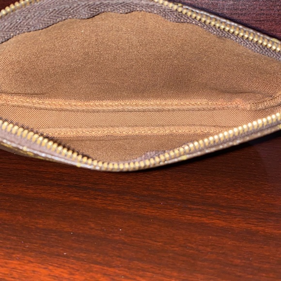 🔥🔥🔥Authentic Louis Vuitton Clutch Pouch Crossbody Bag - Picture 13 of 16